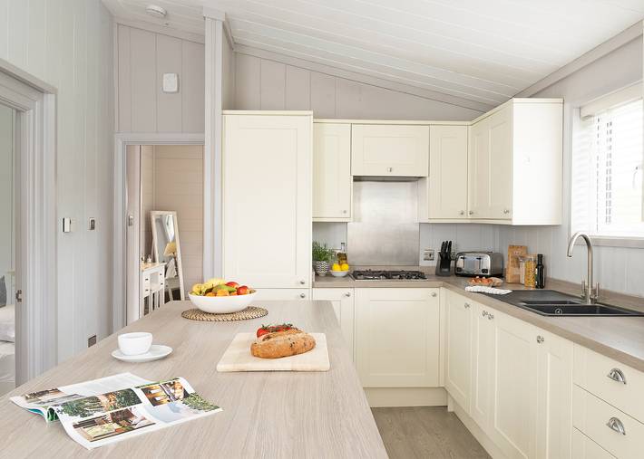 Elite Spa Lodge 2 (super kings) in Greenham, Berkshire
