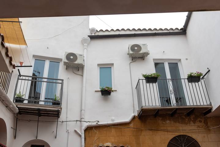 Camera 'Donna Letizia - Matrimoniale' con Balcone, Wi-Fi e Aria Condizionata in Agrigento, Provincia di Agrigento
