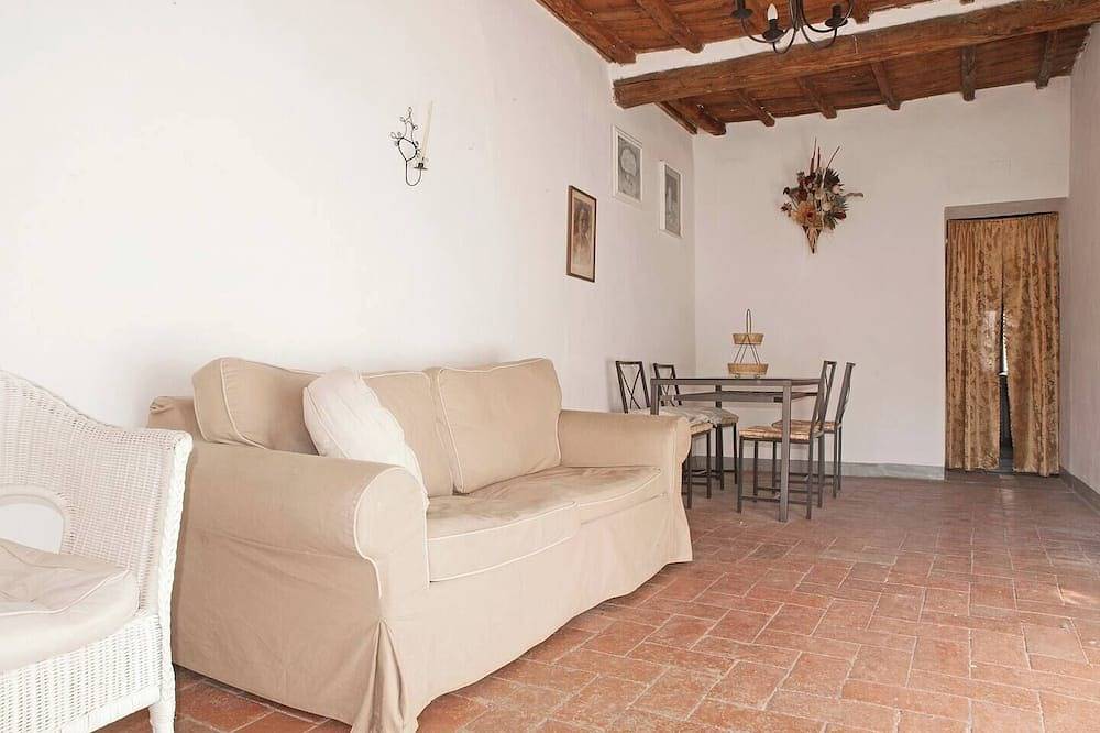 Typical apartment with terrace in the main square of Greve in Chianti in Greve In Chianti, Chianti