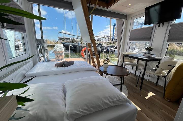 Kleines, gemütliches Hausboot in Strandnähe und nahe der Restaurants in Zeewolde, Flevoland