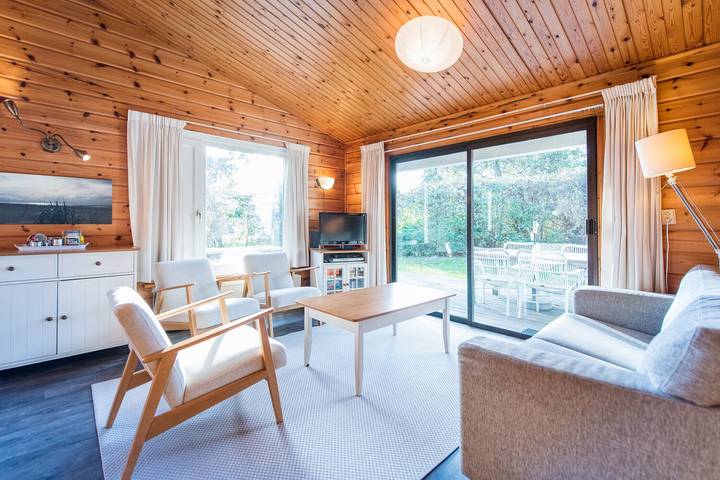 Ferienhaus für 4 Personen, mit Balkon/Terrasse und Terrasse sowie Garten und Pool in Friesland - 2