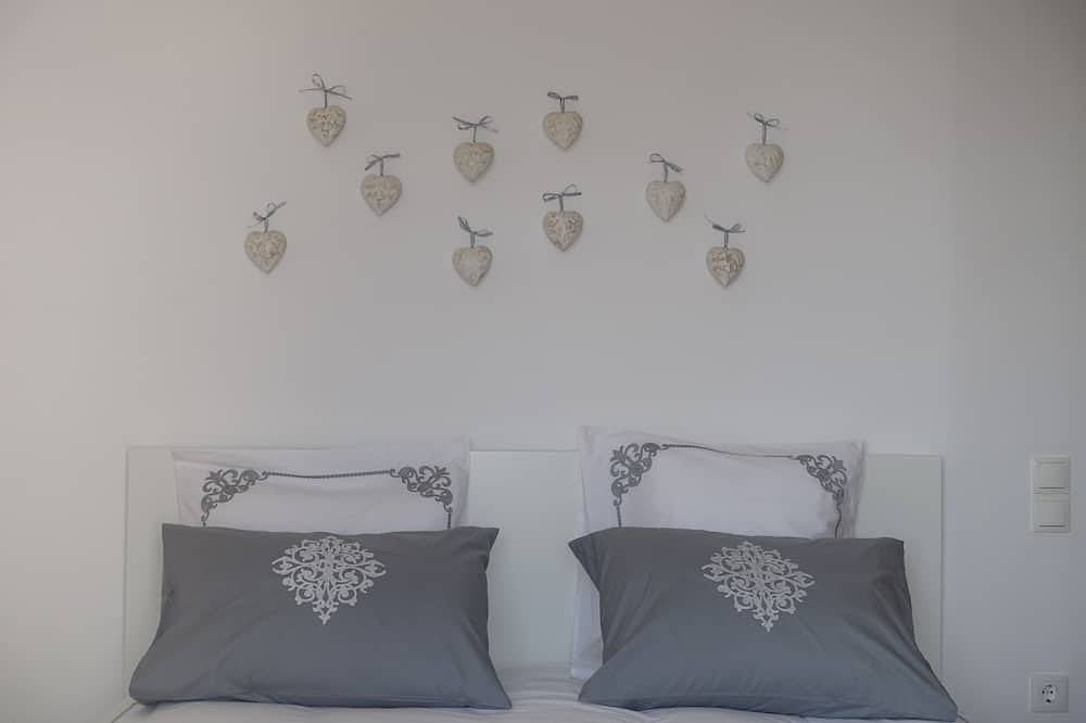 Ganze Wohnung, Fräulein Nefeli - Erhabene Steinwohnung in Perdika, Ägina Insel in Perdika, Ägina