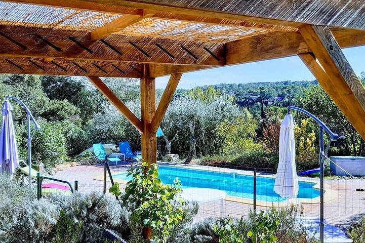 Ferienhaus für 6 Personen, mit Pool und Garten