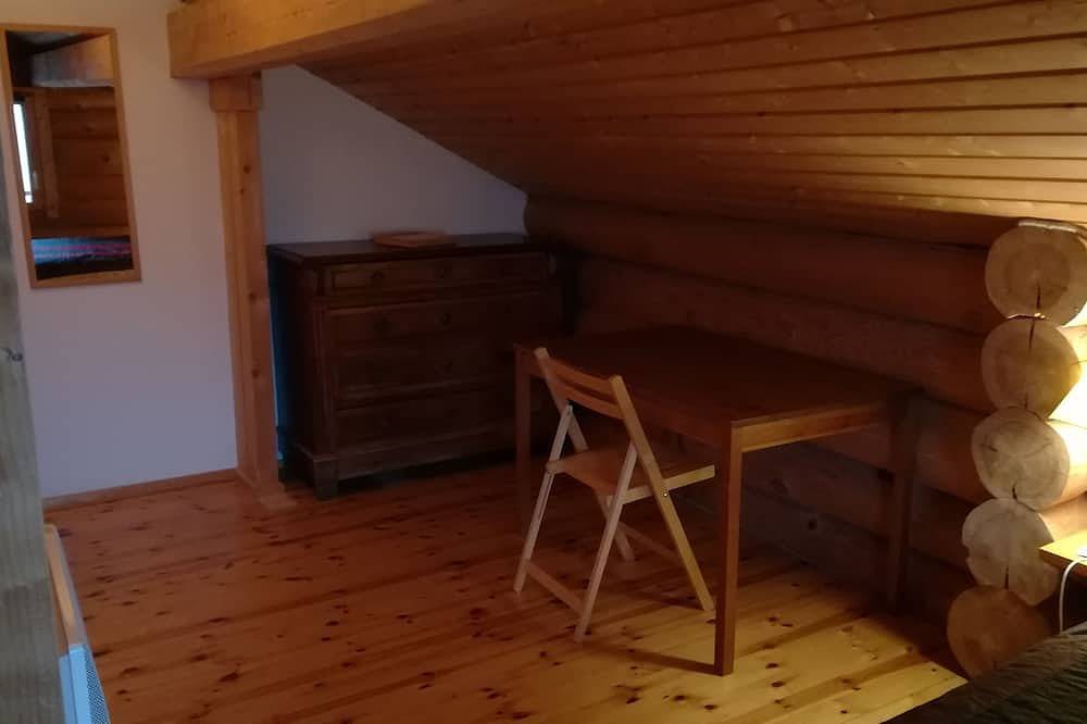 Chalet en los troncos de madera cruda en alpes del sur . calme el espacio y la c in Prunières, Parque Nacional de los Ecrins