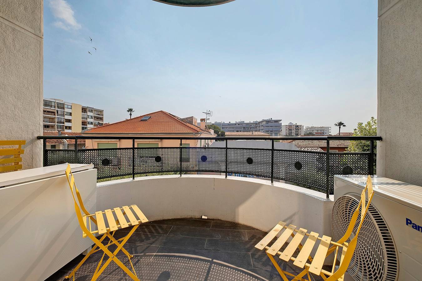 Appartement entier, Appartement avec climatisation, 2 suites & 2 balcons près des plages in Cagnes-sur-Mer, Côte méditerranéenne (France)