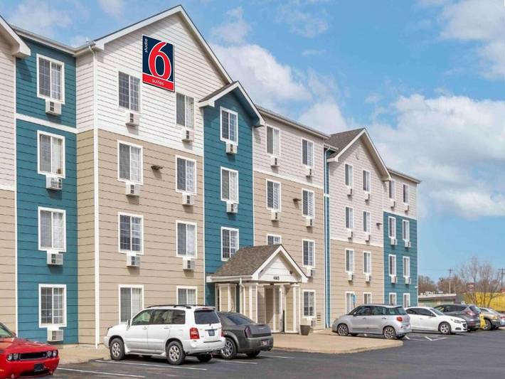 Hotel for 2 people, with pets in Kansas