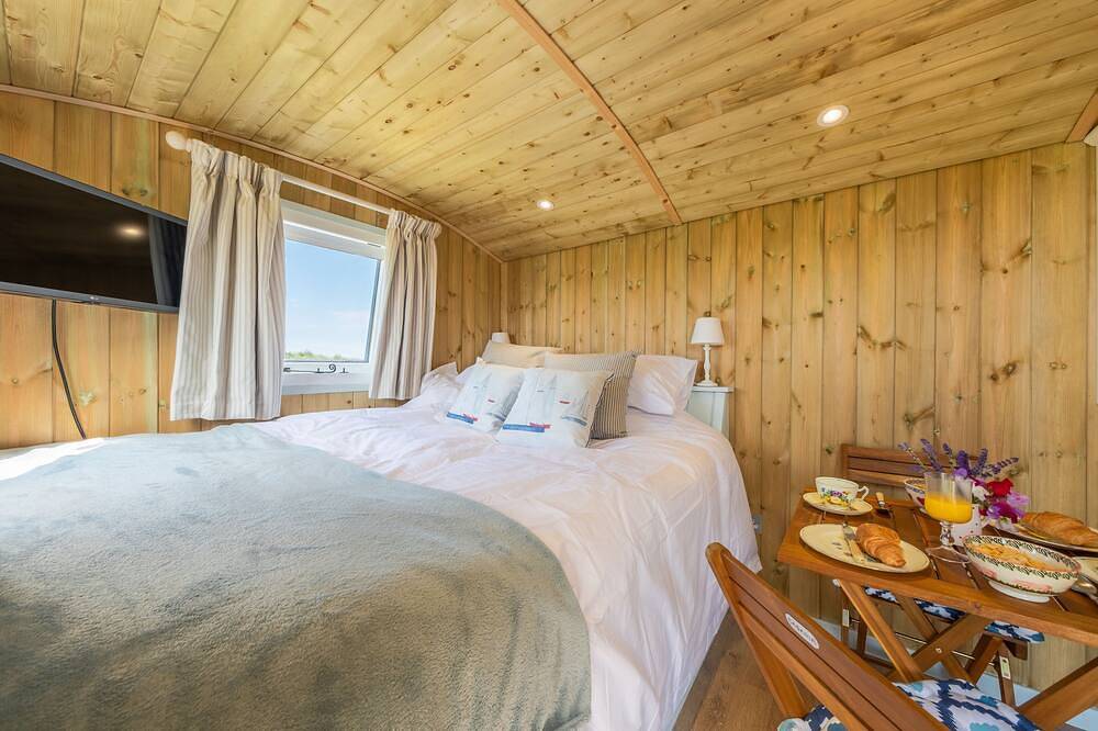 Dog-friendly glamping hut in the North Norfolk Coast in Stiffkey, Norfolk Coast