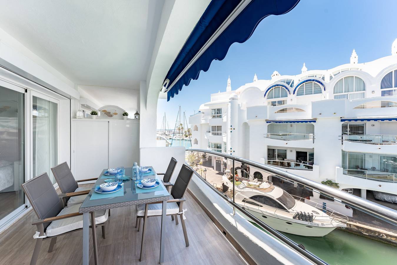 Entire apartment, Apartment 'Luxury Marine  Wifi' with Sea View, Wi-Fi and Air Conditioning in Benalmádena Costa, Benalmádena