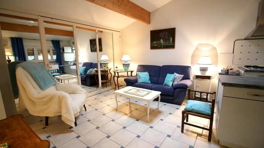 Gîte pour 5 personnes, avec jardin à Biziat