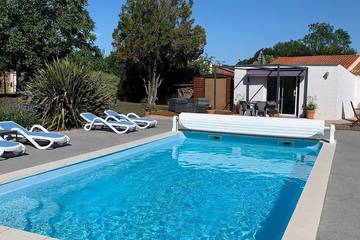 Gîte pour 2 personnes, avec jardin et piscine à Sallertaine