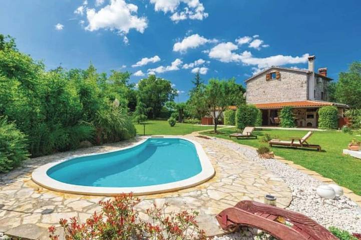Ferienhaus für 5 Personen, mit Pool und Terrasse, mit Haustier