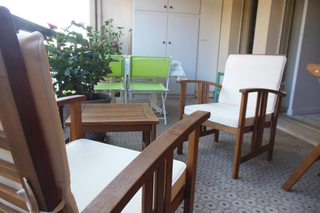 Studio entier, Studio dans le coeur de Juan les Pins avec magnifique terrasse vue mer in Juan-les-Pins, Antibes