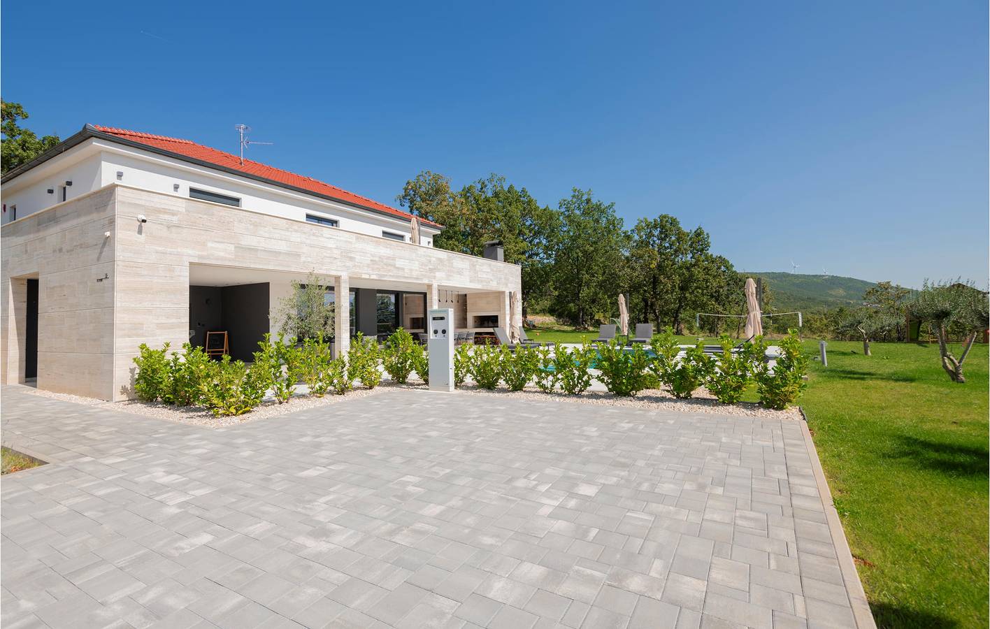 Geräumige 200 m² große Wohnung mit Pool, WLAN und Küche in Cista Velika, Dalmatinisches Zagora