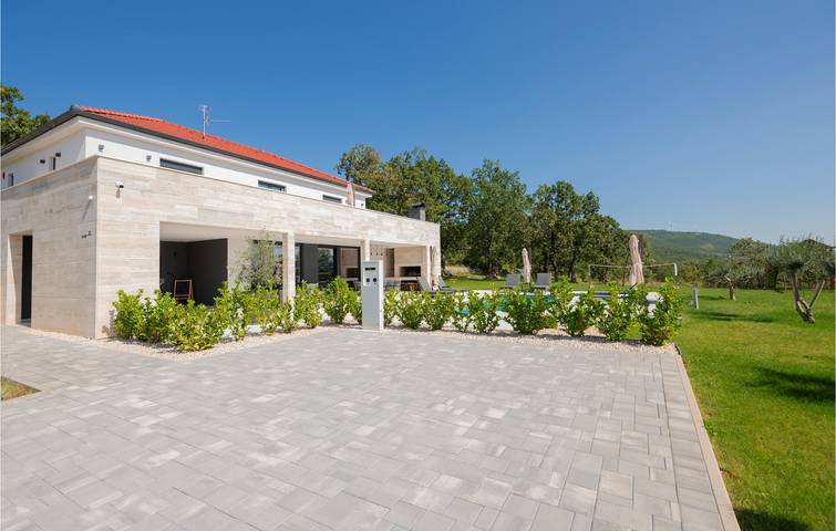 Geräumige 200 m² große Wohnung mit Pool, WLAN und Küche in Cista Velika, Dalmatinisches Zagora