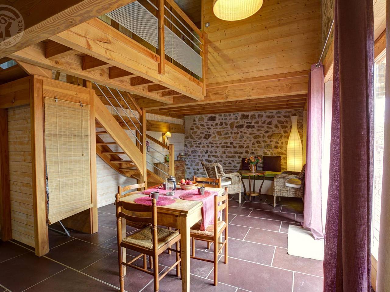 Écogîte confortable avec terrasse privative en pleine campagne in Saint-Romain-d'Urfé, Région de Roanne