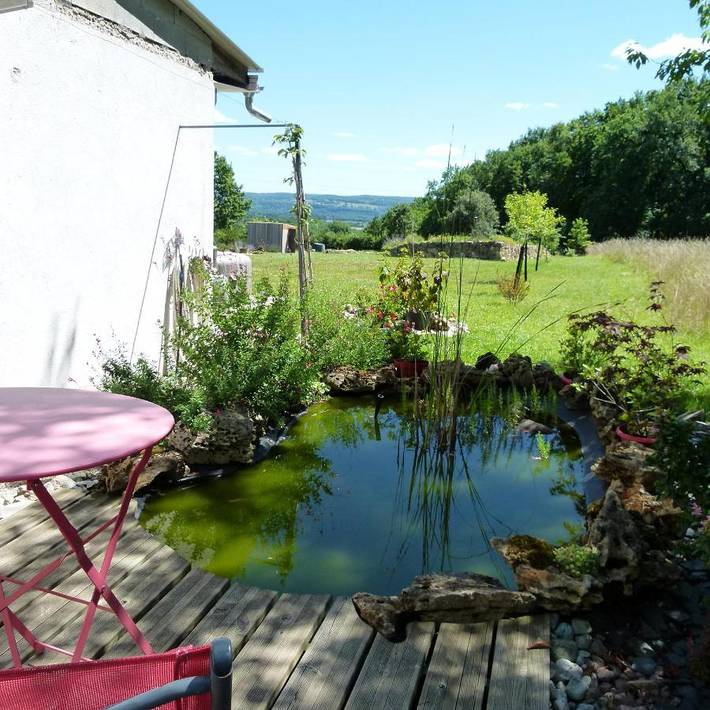 Location de vacances pour 2 personnes, avec jardin et vue ainsi que terrasse et piscine à Queyssac-les-Vignes - 3