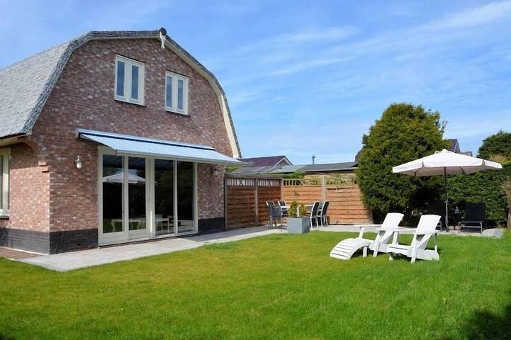 Vacation rental for 6 people, with yard and hot tub, with pets in Noordwijk