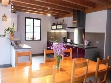 Gîte pour 4 personnes, avec piscine et balcon, adapté aux familles dans Mont Lozère et Goulet