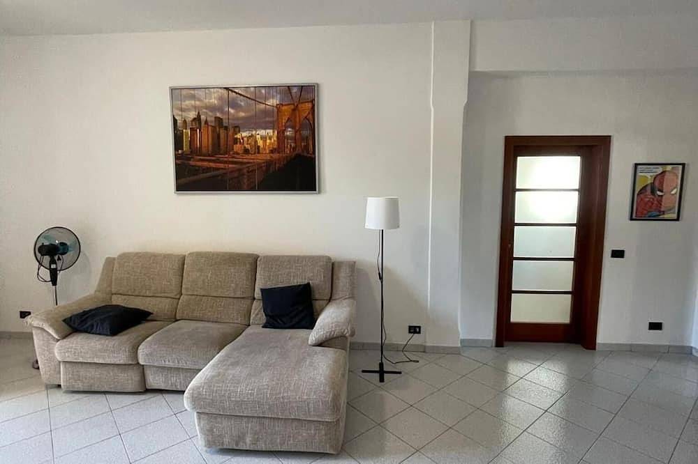 Apartamento entero, Apartamento 'La Casa Di Ciccio' con Terraza Privada y Wi-Fi in Empoli, Provincia de Firenze
