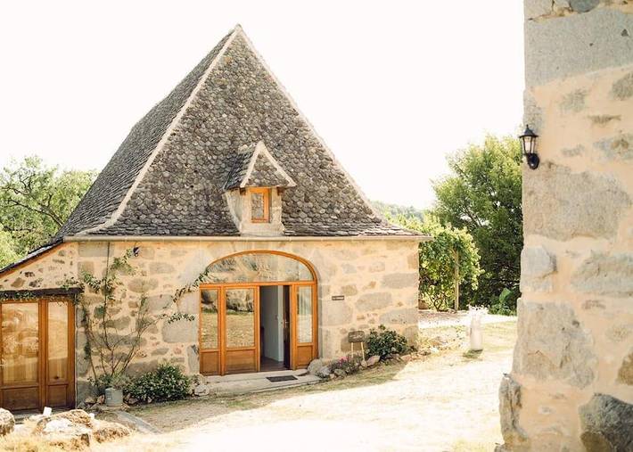 Location de vacances pour 12 personnes, avec Jacuzzi et Terrasse ainsi que Jardin et Piscine à La Fouillade