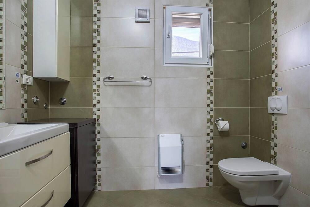 Schöne Villa, beheiztes Schwimmbad, Kamin, kostenloser Flughafentransfer, Hausauto in Kastel Gomilica, Kaštela