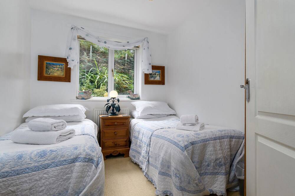 4 bedroom accommodation in Arthog, near Dolgellau in Fairbourne, Snowdonia