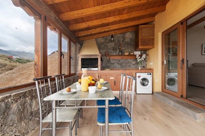 Casa de vacaciones Tinamar Ii con vistas a la montaña, piscina, Wi-Fi y jardín in Vega de San Mateo, Gran Canaria Norte