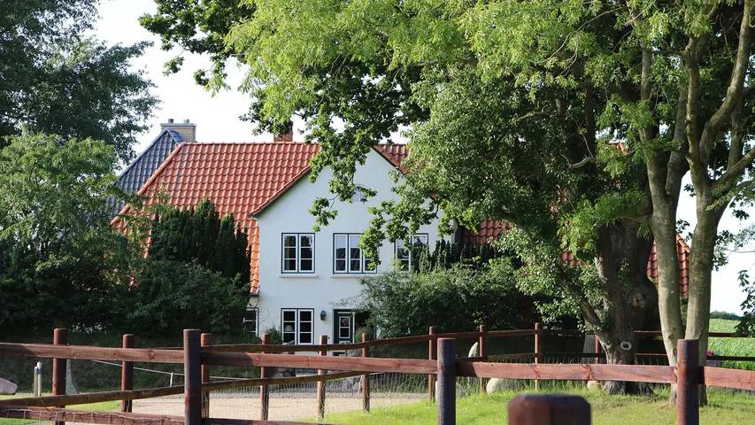 Ferienhaus für 9 Personen, mit Sauna und Terrasse sowie Garten, mit Haustier in Pommerby