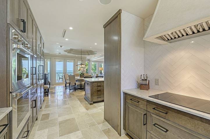 Vacation rental for 14 people, with hot tub and yard in Bonita Springs