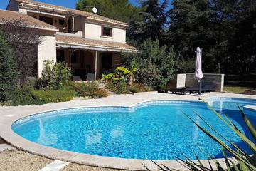 Location de vacances pour 6 personnes, avec jardin ainsi que terrasse et jacuzzi à Vergèze