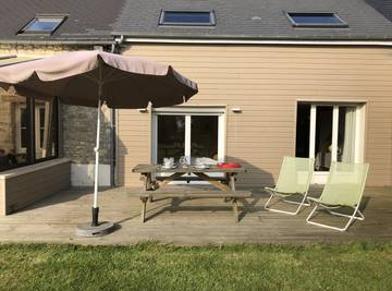 Gîte pour 10 personnes, avec terrasse et jardin à Englesqueville-la-Percée