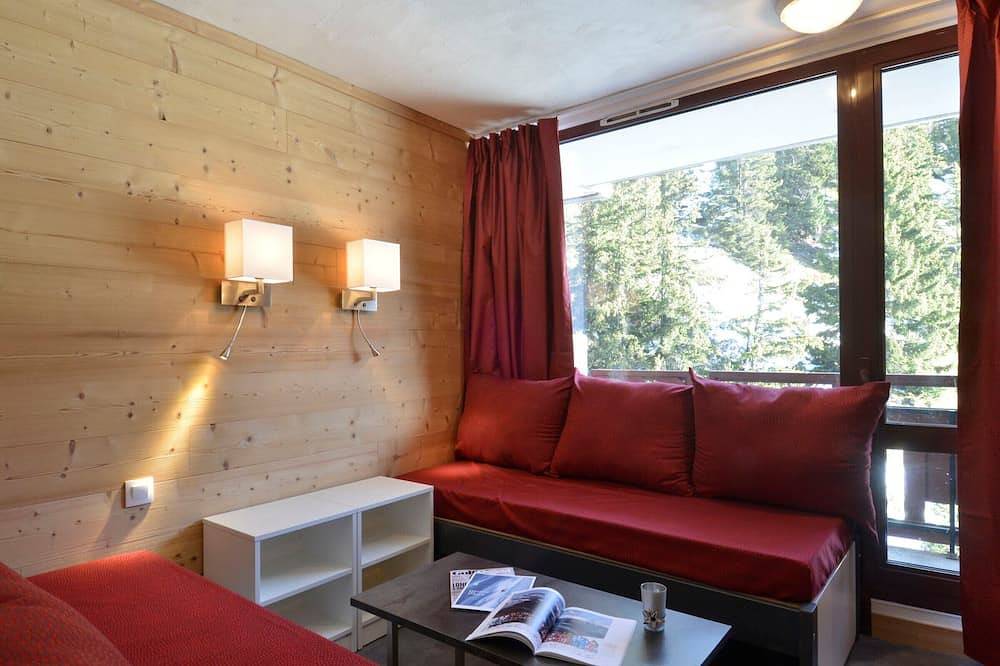 Entire apartment, Renovated divisible studio · Near slopes · Balcony · Pets allowed in La Plagne, La Plagne-Tarentaise