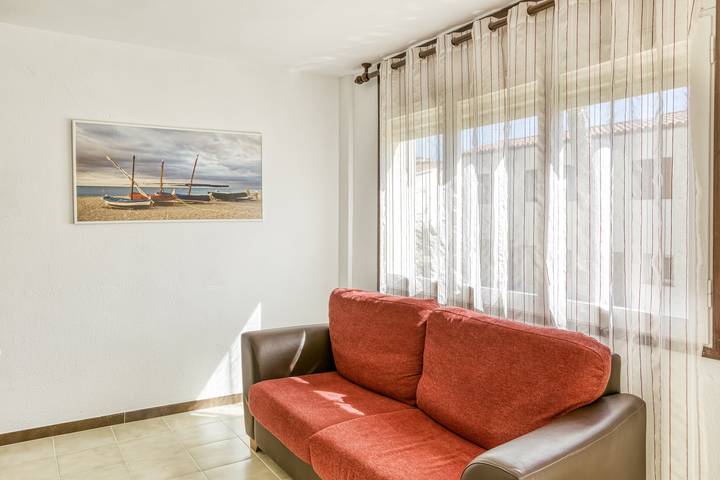 Apartamento entero, Apartamento 'San Enrique' con piscina compartida, terraza privada y aire acondicionado. in La Escala, Alt Empordà