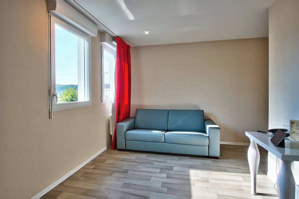 Stay Near Square Lafayette! 2 Family-Friendly Units with Free Private Parking in Mouguerre, Bayonne region