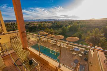 Cottage pour 2 personnes, avec vue ainsi que terrasse et piscine dans Tinghir