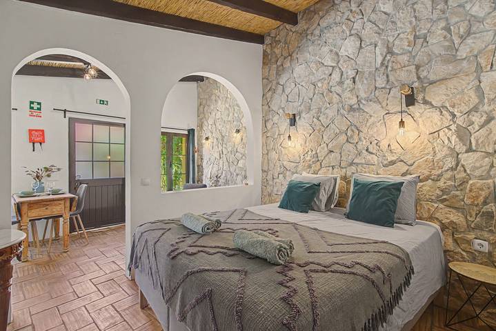 Vakantiehuis 'Casa Ferrobo - Lucy' met gedeeld zwembad, wifi en airconditioning in Faro District