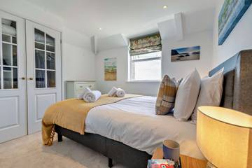 Holiday Rental for 10 People in Porthleven, Cornwall, Photo 2
