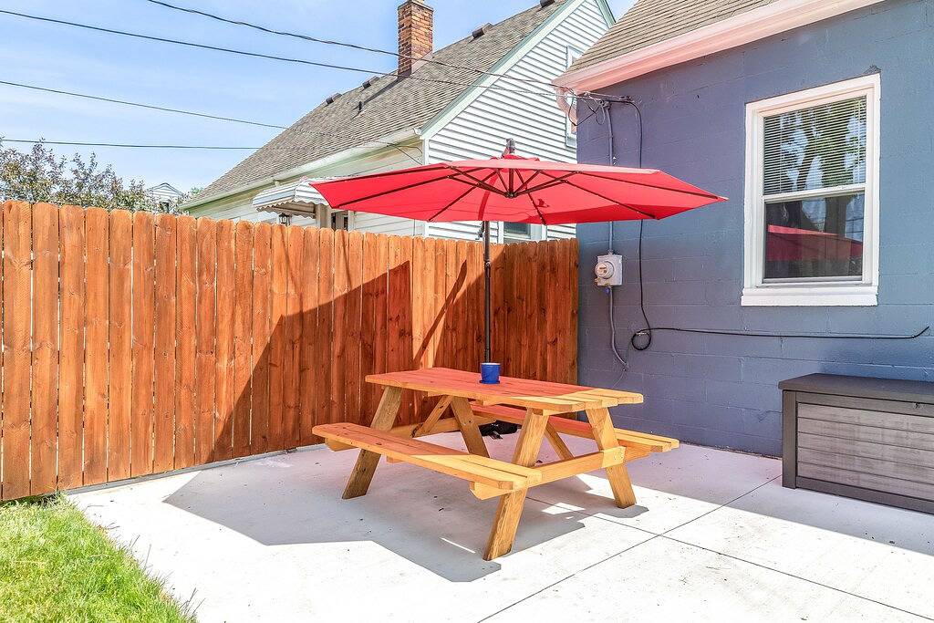 4 Bedroom Bungalow in the \"Heart of Metro Detroit\" in Macomb County