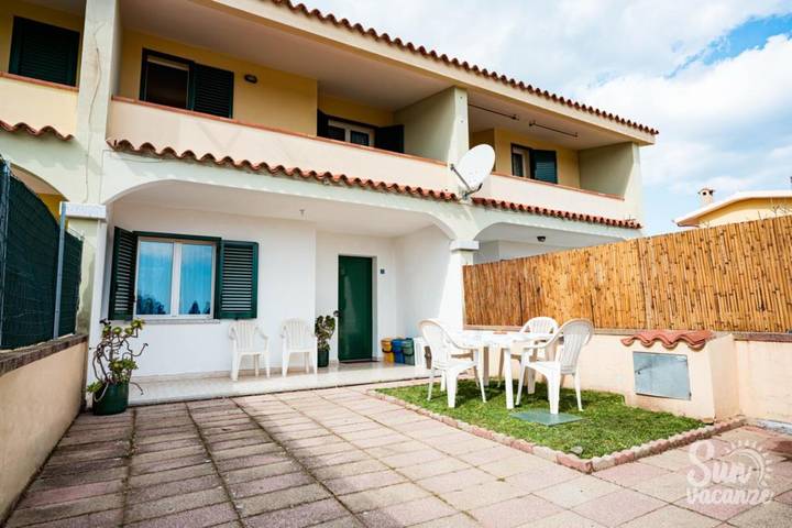 Maison de vacances 'Tanaunella Appartamento' avec ventilateurs, balcon, terrasses et vue sur la mer in Porto Ainu, Budoni