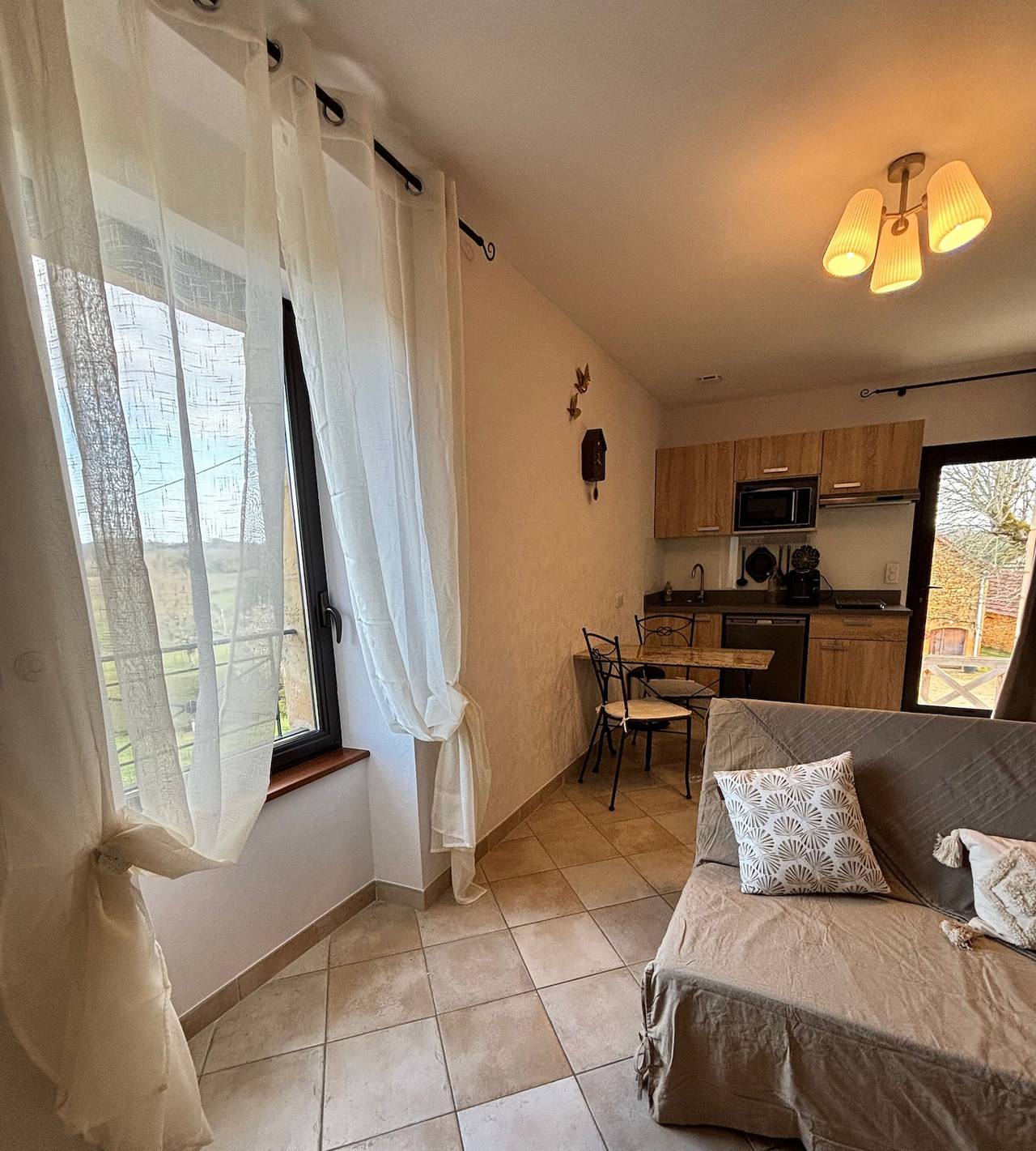 Guest Apartment – Comfort and Independence – Shared Pool in Proissans, Périgord Noir