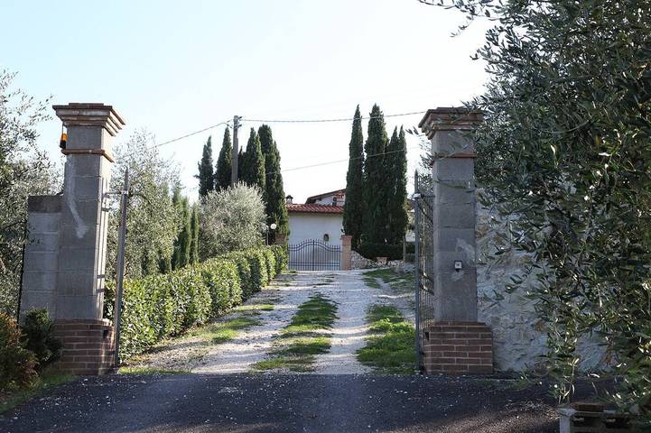 Apartment in ancient villa with swimming pool: ideal for relaxing and visiting cities of art in Serravalle Pistoiese, Pistoia Province
