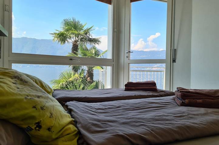 Villa Alba - Stunning Views and Direct Access to the Beach in Porto Valtravaglia, Lago Maggiore (Lombardia)