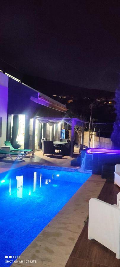 Luxury Villa Sea Views Heated Pool private jacuzzi wifi bbq parking tennis court in Candelaria, Tenerife Sur