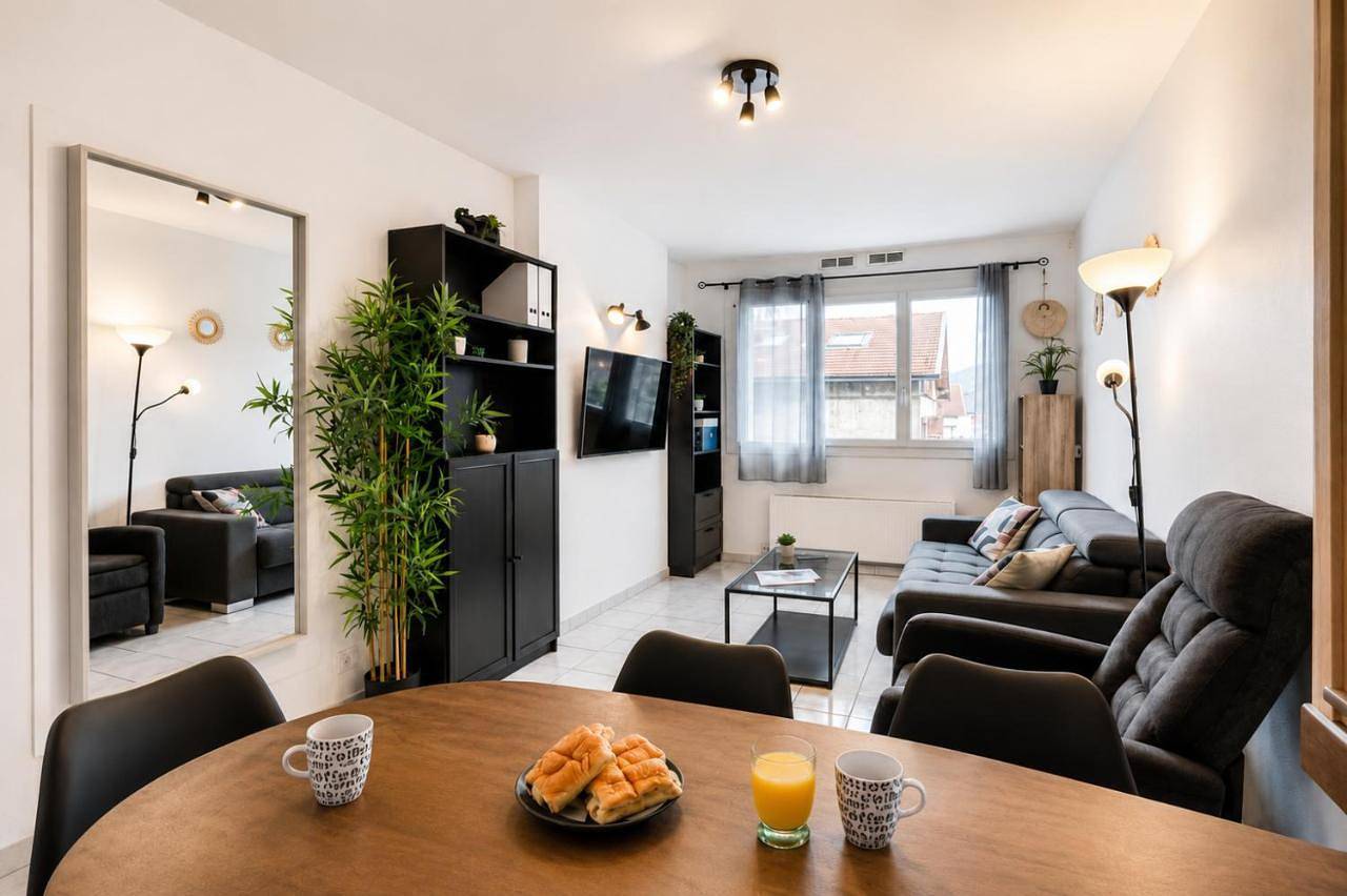 Appartement entier, Le Giérois - Gare - Parking in Gières, Isère