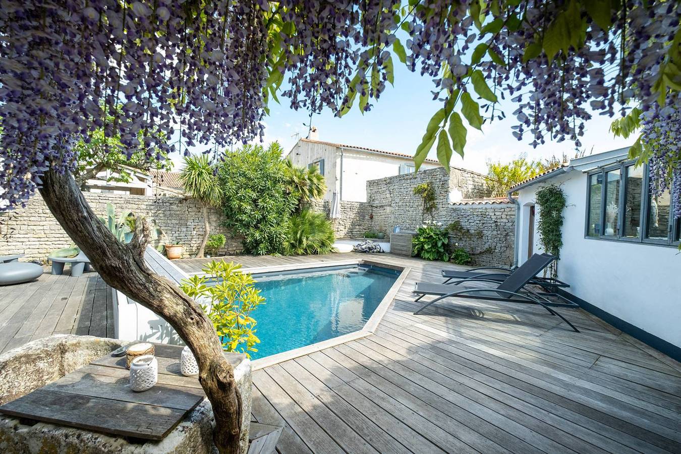 Appartement de vacances entier, Charmante maison dans venelle fleurie in Sainte-Marie-de-Ré, Île de Ré