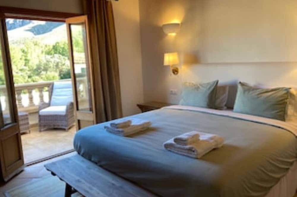 A Luxurious 2 Bedroom Villa With Sea And Mountain Views, in Betlem, Artà