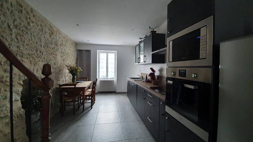 Location de vacances pour 5 personnes, avec vue et jardin, animaux acceptés à Ceyzérieu - 2