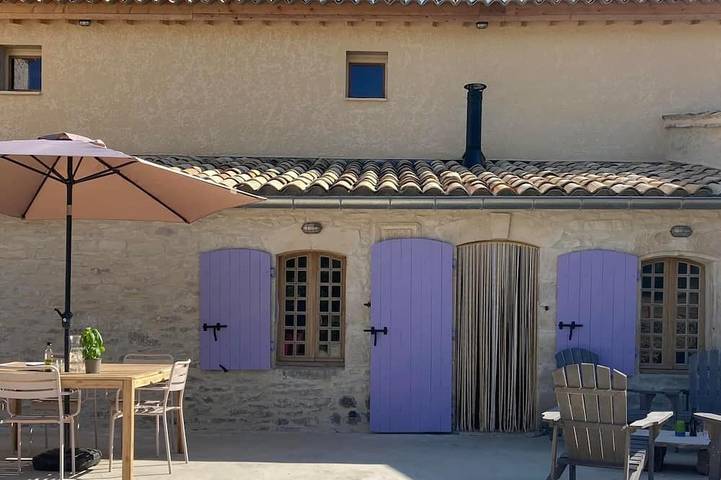 Gîte pour 6 personnes, avec piscine et jardin