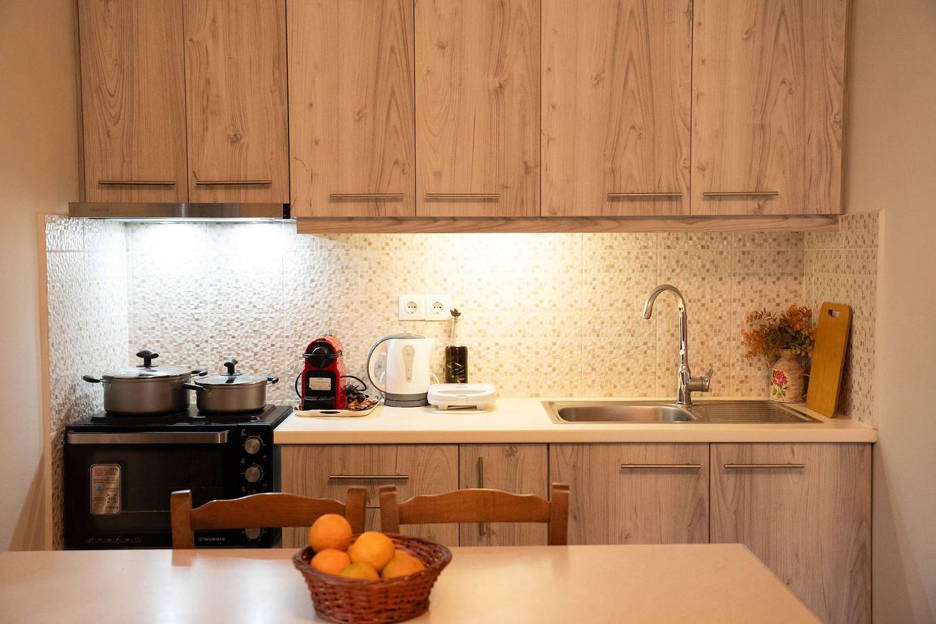 Valira Cozy Home w Rustic Charm & Private Garden in Messenien