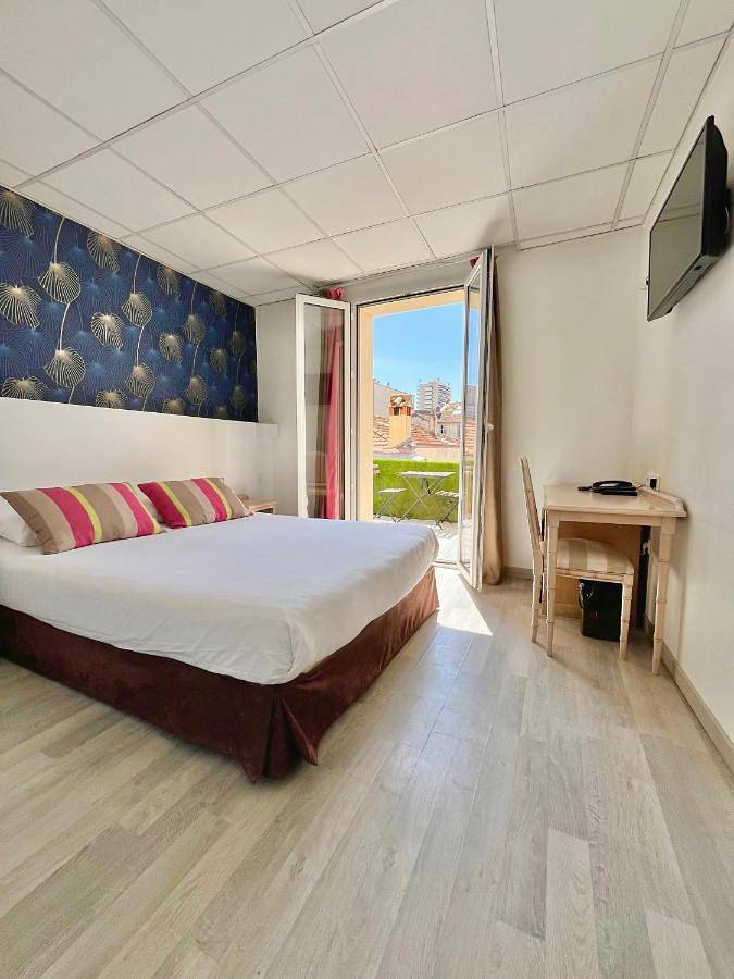 Hôtel pour 2 personnes, avec piscine dans Gare De Saint Raphael Valescure - 3